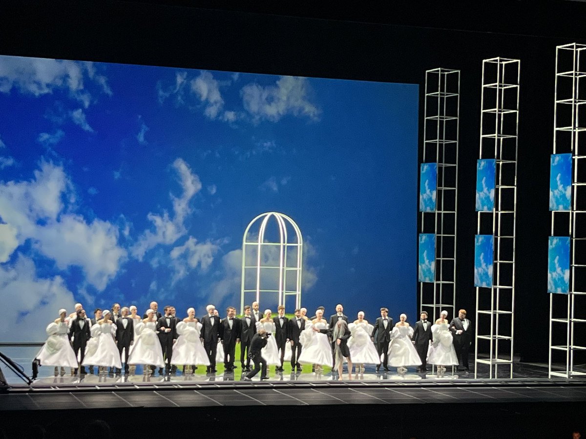 KarlHurb's tweet photo. 1st full staging of #AntoniaBembo’s 1707 #ErcoleAmante @operadeparis feels like court of Louis XIV. Aging, all-powerful🧍♂️who completely refuses 2accept a woman🧍♀️right to say no. #NetiaJones stages toxic patriarch in digital landscape. @juliefuchssop #SandrinePiau 🔝 bitter♟️game. https://t.co/TgmvvPPbsP