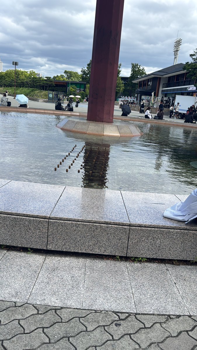 kty_052's tweet photo. @rei_pmin 当方も噴水の所に来ました！どこら辺にいらっしゃいますか？ https://t.co/6i6IGyzDUk