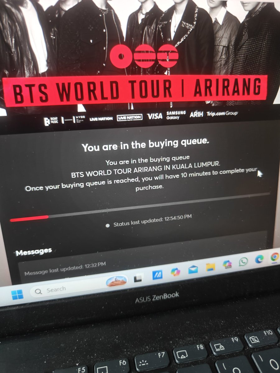 lightlyjoon_'s tweet photo. me when I've been in the queue since 11 am and I'm still here TT #BTSinKL https://t.co/U4ZNMA9hbJ