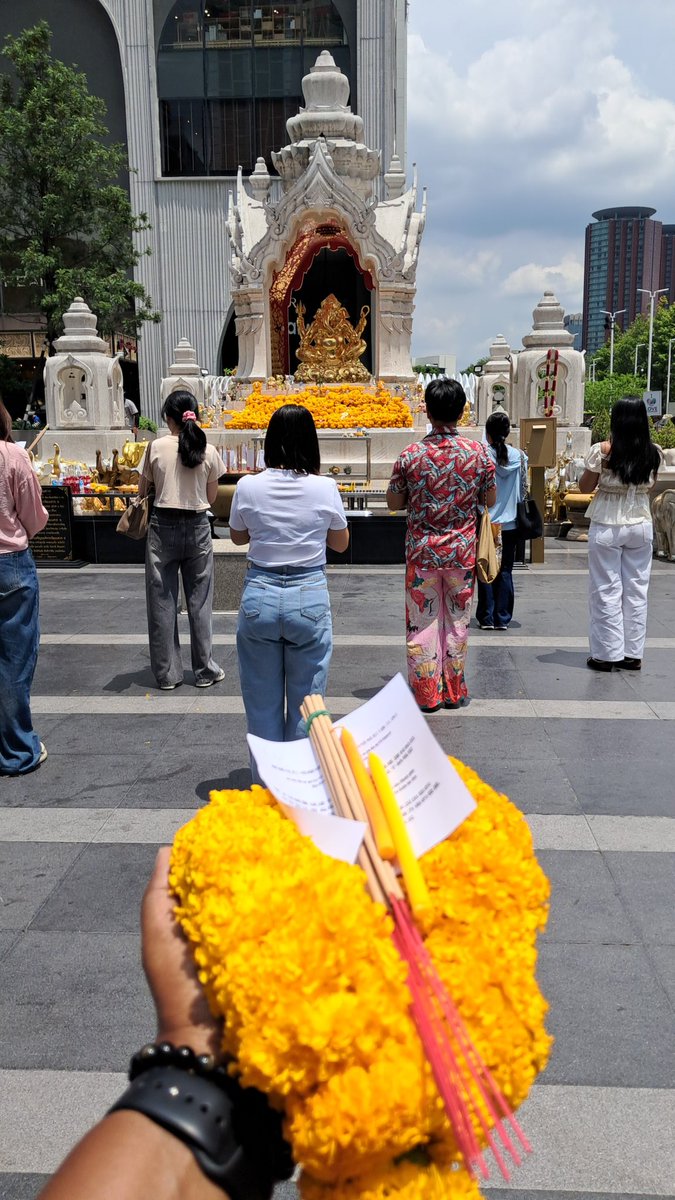 R_ImUrS's tweet photo. Before taking my flight, thank You, God, for the wonderful moments in Thailand. Please take care of everyone and continue to protect #FreenBecky. I got to experience so many wonderful things and meet amazing people in Thailand because of FreenBecky. Love you all❤️See ya
#Rnotes https://t.co/xAVEw7dhuo