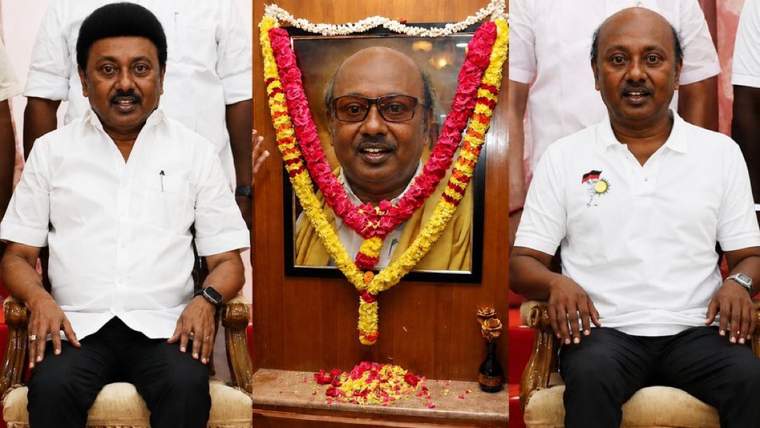 udhavastalin's tweet photo. கலைஞர் அவர்களின் பிறந்த நாளை முன்னிட்டு, கழகத்தலைவர் @mkstalin அவர்கள் தலைமையில் சென்னை ஓமந்தூரார் அரசினர் வளாகத்தில், கலைஞர் அவர்களின் திருவுருவச்சிலைக்கு அருகே அவரது திருவுருவப்படத்திற்கு மலர் தூவி மரியாதைச் செய்தோம்.
#KalaignarForever #fakeid 👇 https://t.co/Zs1FKNyOU5