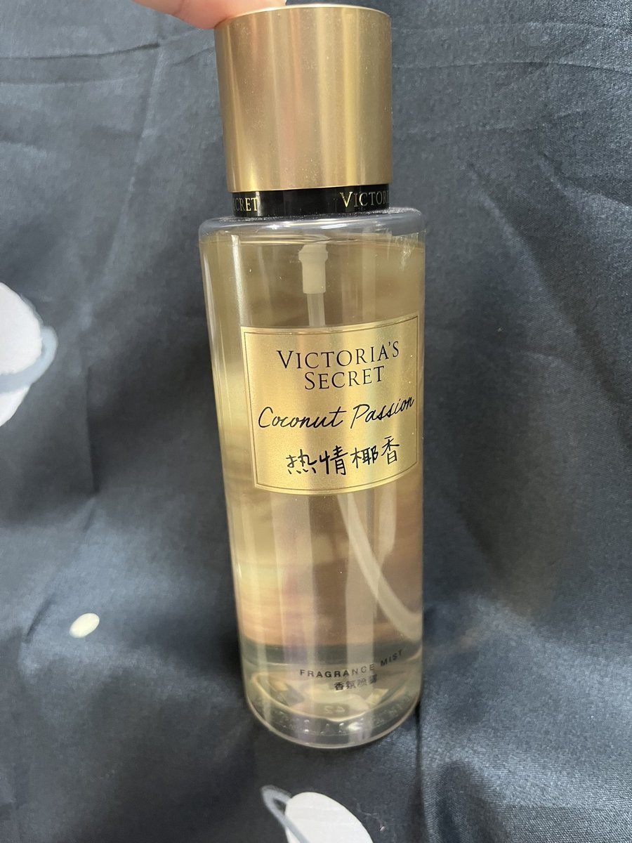 uxwonni's tweet photo. ˚🎀

- Victoria secret ขอบโลโก้ขาวพื้นดำ Size S ยังไม่แกะป้าย 380 ส่งฟรี ✨
- น้ำหอมVictoria  กลิ่น Coconut Passion 250 ml 450฿ ส่งฟรีใช้ไปนิดหน่อย เหลือตามภาพ
- นัดรับได้ในเมืองอุบลน้า
#ส่งต่อvictoriasecret 
#victoriasecretthailand #ส่งต่อVictoria https://t.co/ysx49yVoLS