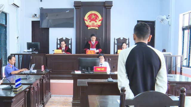VietNewsGateway's tweet photo. A court in An Giang Province, southern Vietnam on Tuesday approved the extradition request for a Kyrgyz national wanted internationally, after authorities located him hiding on Phu Quoc Island.

Full report: https://t.co/mEDhEspQuU https://t.co/cEVQN631gq