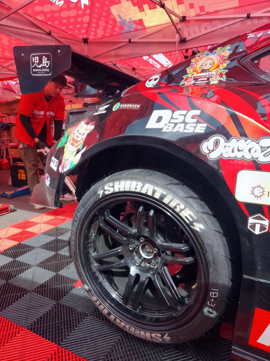 SHIBATIRE's tweet photo. おはようございます！シバタイヤです！

ちょっと聞いていいですか。

車、好きですか？

好きな人ほど
タイヤにこだわってほしい。

エンジンを磨いても
ボディを磨いても——

最後に路面と繋いでいるのは
タイヤだけなんです🛞

⚡SHIBATIRE⚡×RYDANZ https://t.co/uzUVmPQyBG
