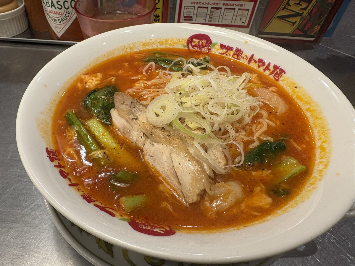 OGrgu's tweet photo. 人生初のトマトラーメン🍜🍅
移動の電車内はガラガラでした☔️😅 https://t.co/kPfZzlLSD0