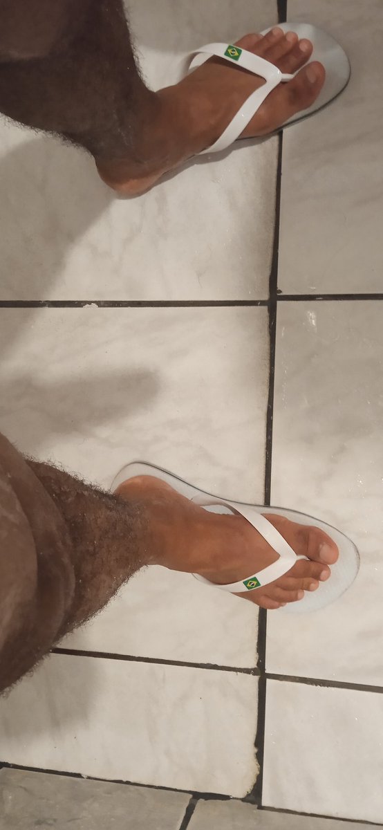 Minerindotado's tweet photo. Chinelo branco 🤤 https://t.co/rFnM5IyH51