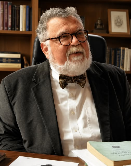 Dede38__'s tweet photo. CELAL ŞENGÖR
75 YAŞINDA BİR ÖĞRETMEN AĞABEYİNİZ OLARAK
LÜTFEN BU YAZIYI OKUYUNUZ.
ProfeSÖR DR. CELAL ŞENGÖR'ÜN TWEETİ
Aptallar kontrolsüz bir şekilde çoğaldı!
Bu ülkede okullarda zorunlu 'DÜN' dersi verilmeli, çabuk unutuyoruz.
100 yıl önce "Beni Türk hekimlerine emanet ediniz" diyen bir anlayıştan "giderlerse gitsinler" diyen bir anlayışla karşı karşıyayız. Daha neler göreceğiz.
Biri emlak zengini iken diğerinin
kendini asması
Bir bebeğe doğar doğmaz tektaş yüzük alıp, diğerinin mama bulamaması
Günde 2 saat calışan imamın 41.222 TL alıp, 12 saat çalışan işçinin 26.104 TL alması
Bunlar Allah'ın imtihanı değil kulun adaletsizliği.
Akp'nin %97 oy aldığı Urfa'nın Harran ilçesinde üniversite mezunu %3
Akp'nin %3 oy aldığı Tunceli'de üniversite mezunu %97
Twit bu kadar.
600 sene padişahın kuluydunuz, 300 sene de halifeye kul oldunuz. Cumhuriyet sayesinde Allah’a kul olmayı öğrendiniz. Bu yüzden mi ATATÜRK'e düşmansınız?
Yarısı çöl olan İsrail dünyaya tohum satsın. Tarım ülkesi Türkiye, İsrail'den 174 Milyon dolara 45 ton tohum alsın!
814.500 km kare toprak bırakan Atatürk'ü sevmiyor, o toprağın üzerine 2 köprü yapana tapıyor. Biz de bu insanlara tarih anlatıyoruz!
Türkiye’de; 1 profesör, 1 doktor, 1 öğretmen maaşını toplarsanız Almanya’da 1 kasiyer maaşına denk geliyor.
Hırsızlar çalarken değil paylaşırken kavga eder.
Atatürk sevgisi maya gibidir, sütü bozuk olanda tutmaz..
Avrupa'ya ihraç ettiklerimiz :
-Doktor
-Hemşire
-Yazılımcı
-Mühendis
-Öğretmen
Avrupa'dan ithal ettiklerimiz :
-Çöp
Bim'de, A101'de, Şok Market'te Milli Eğitim Bakanlığı'ndan daha fazla öğretmen çalışıyor!
Enflasyon %73 ise, elektriğe niye %240 zam yapıyorsunuz?
Enflasyon %240 ise, maaşlara niye %5 zam yapıyoruz?
Köy Enstitüleri neden kapatıldı biliyor musunuz ? Köy Enstitüleri köy çocuklarını ağaya ırgat, cehalete köle, şeyhe mürit, politikacaya kurban olmaktan kurtaran kurumlardı.
9 tane SEKA fabrikası satılırken alkışlarsanız, 120 yaprak kareli defteri 45 liraya alırsınız.....
Koskoca ülkem Araplar için darphane, Bulgarlar için AVM, Suriyeliler için doğumhane, Bizim için de tımarhane oldu!
Milletvekili seçerken ilkokul zekası arayan zihniyet, memur seçerken Profesör zekası arıyor...
Atatürk şapka taktı ve batıya özendirdi diyenlere; Elinizdeki telefon, bilgisayar, araba vs Osmanlı malı mı ?
Celal Şengör
Bir daha, bir daha okuyup paylaşmakta yarar var! Paylaşan arkadaşlara teşekkürler!