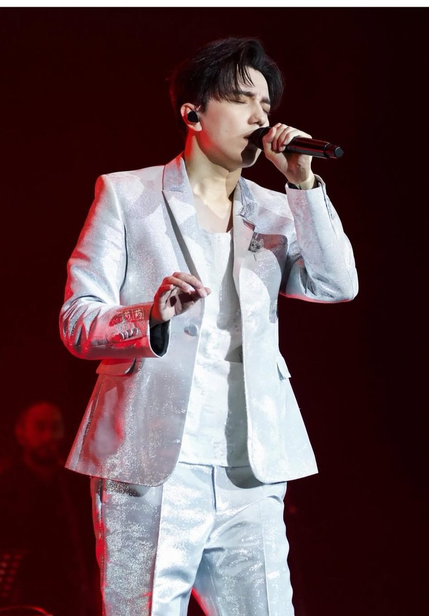 TanjaPlat2's tweet photo. @Jen__S0 MY FAVORITE DIMASH SONG 
#DimashQudaibergen
Cada una de las canciones de Dimash conmueve el alma con su sinceridad y profundidad emocional. ¡Qué belleza tan increíble la de su voz! https://t.co/Vx8I7w793A