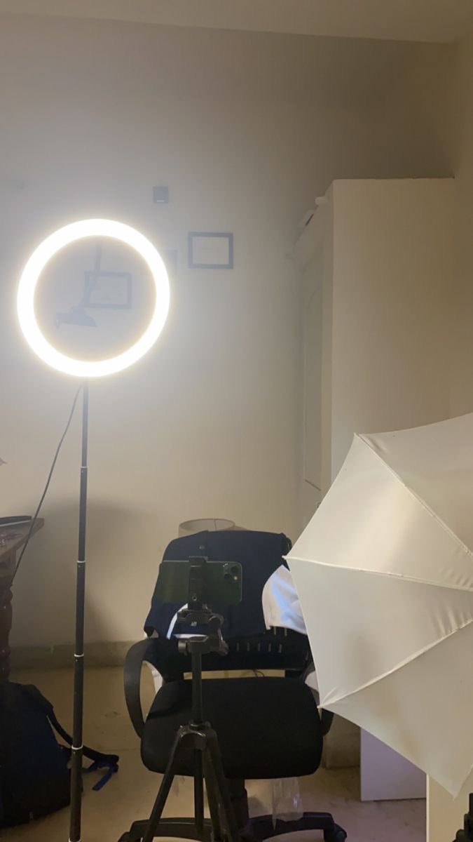 bibigears's tweet photo. I love my job 😂 https://t.co/zi1krfbCY0