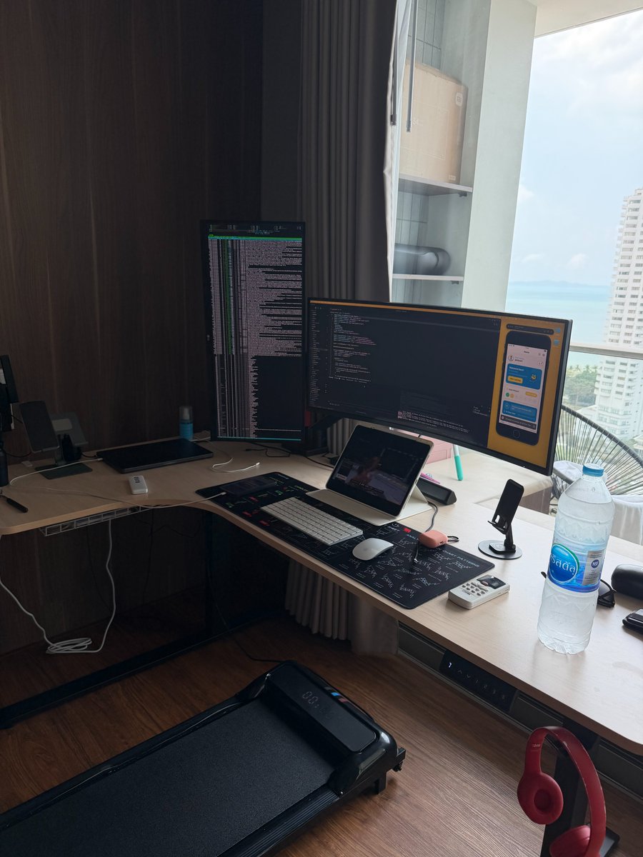 TravelerOfCode's tweet photo. Year 3 in Thailand 🇹🇭
Honest monthly cost to live well:

→ $800 apartment (seaview, pool, gym in building)
→ $200 muay thai + spa
→ $400 food (eating out 2-3  max weekly)
→ $150 transport + cafes

$1,550 total.

People grind in EU or USA to afford the rent i pay all-in.

Geography arbitrage is real. 
The trick is staying long enough to compound it.