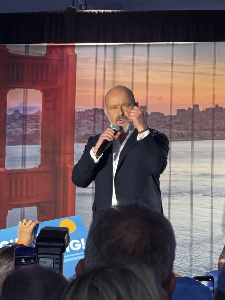 abc7bianca's tweet photo. “We’re not there yet, but it’s looking good.”

Steve Hilton has taken the stage in Huntington Beach. https://t.co/RXsgMxnhGs