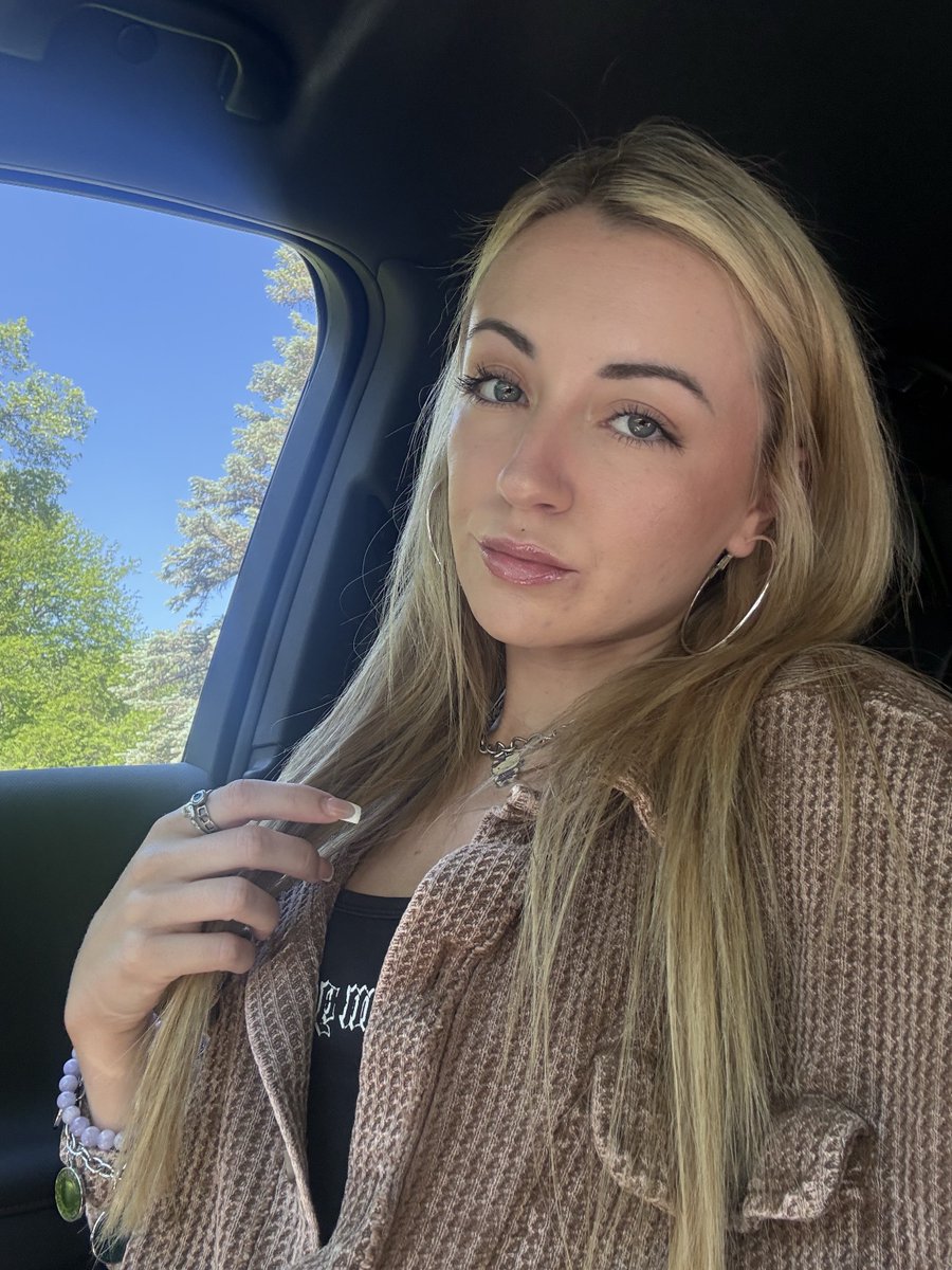 𝔠𝔩𝔞𝔦𝔯𝔢🍉 tweet media