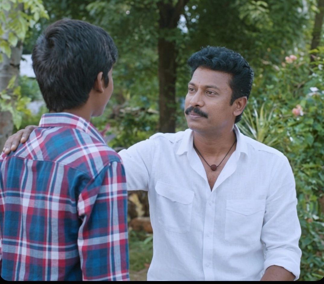 admk_unofficial's tweet photo. திருட்டு இரயில்ல வந்தான்னு ஏன் நெகடிவா பாக்குற 

இரயில திருடாம வந்தானு பாஸிடிவா பாரு

#HBDFatherofCorruption https://t.co/vo4Y4cryUh