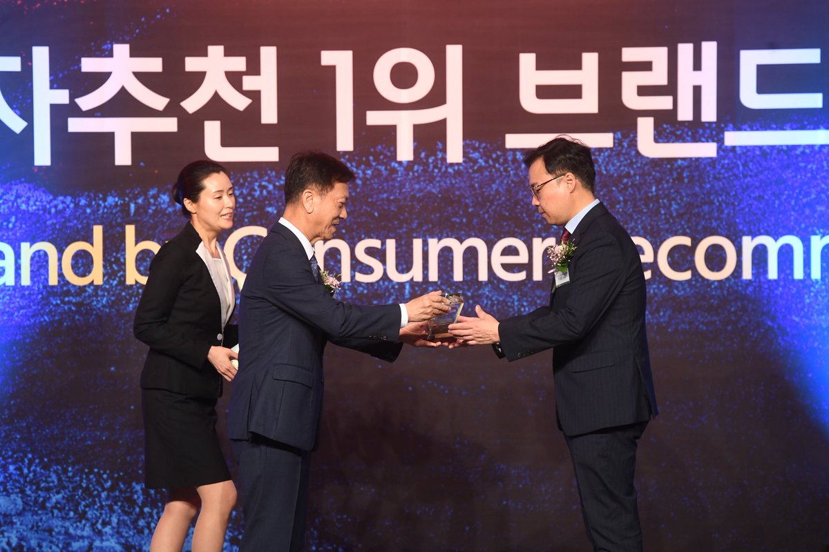 MAS's tweet photo. Malaysia Airlines is honoured to receive the Grand Prize in the Airline Category at the 2026 Best Brand by Consumer Recommendation Awards, organised by Chosun Ilbo in Korea.

This achievement follows our recognition at Chosun Ilbo’s consumer-focused brand awards in December 2025 and reflects the growing trust and confidence Korean consumers continue to place in Malaysia Airlines.

Based on consumer evaluations across brand recommendation, customer preference, user experience, brand value and overall competitiveness, this award is especially meaningful as it is driven by the voices and experiences of consumers.

As we continue strengthening our presence in Korea and across the region, we remain committed to delivering memorable journeys and the warmth of Malaysian Hospitality to travellers around the world.

A heartfelt thank you to our passengers, partners and employees for your continued trust and support.

#MalaysiaAirlines #YourGatewayToAsiaAndBeyond #MalaysianHospitality