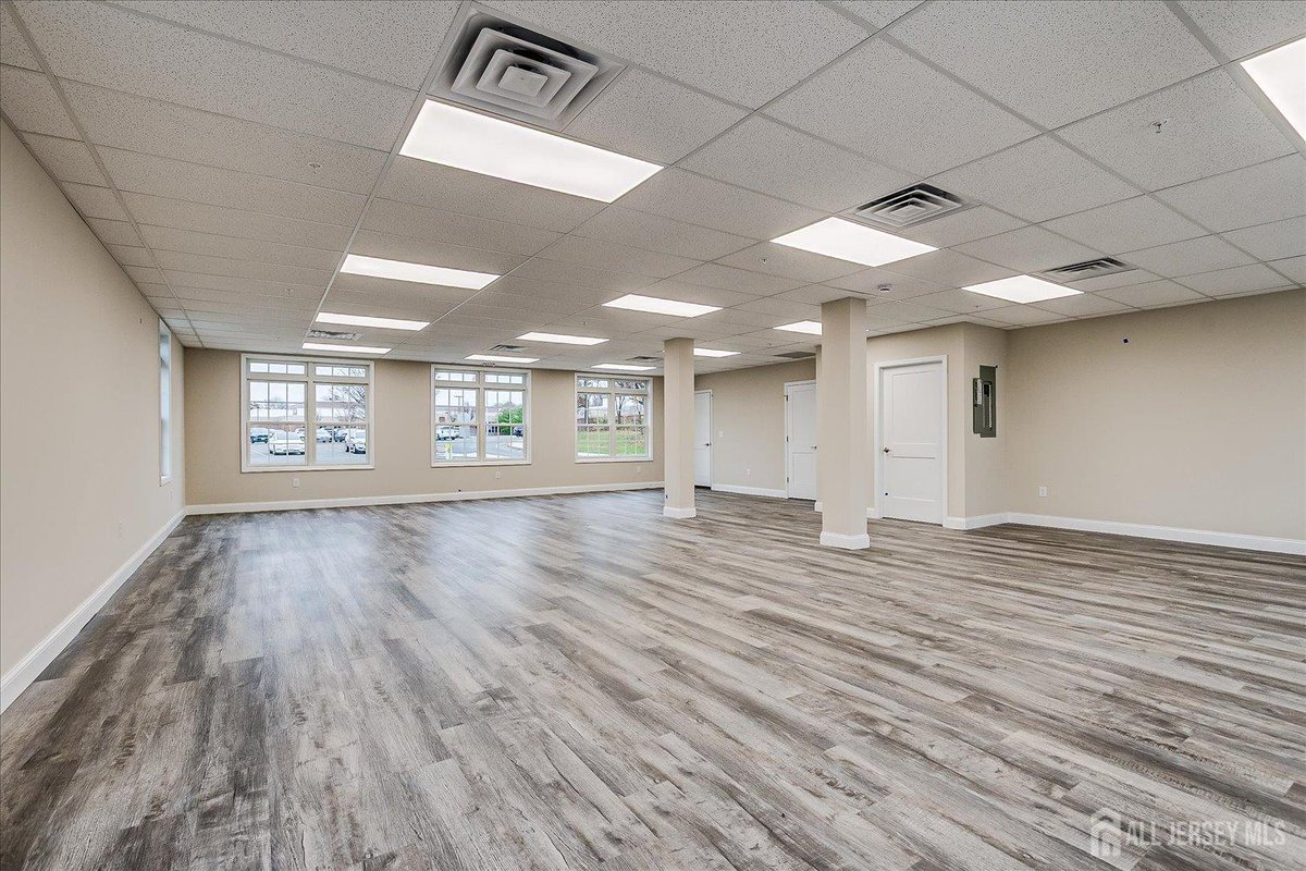 LacerdaTeam's tweet photo. 1400 Hamilton Boulevard Unit 3, South Plainfield, NJ, 07080
0 bed | 1200 Sq. Ft.
Active | 1600
https://t.co/iOdldmiou9
Be among the first tenants of this newly constructed professional building. First floor office suite Unit #3 is available, offering approximately 1,200 square... https://t.co/HZ7GftQVFs