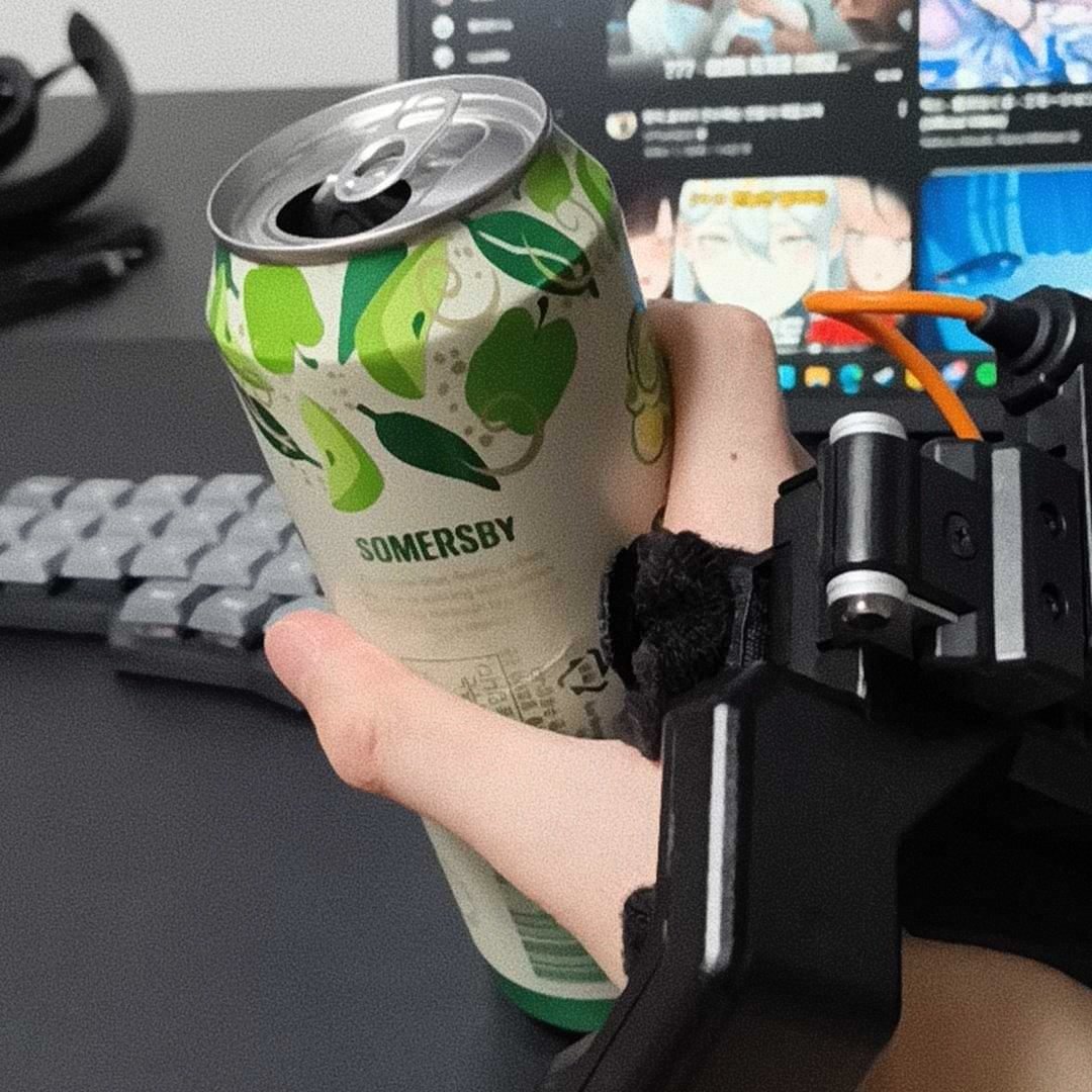 Cosmodiver's tweet photo. FlipVR, 처음엔 별 기대 안 하고 샀지만 생각보다 유용하게 잘 쓰고 있는 컨트롤러. https://t.co/GL2Jsf9Qp0