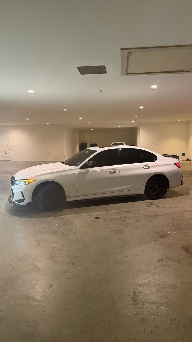 llawwerd's tweet photo. looking to get new rims

-2k budget
-Chrome/silver
-Reply with good brands or ones that might look good 🙏 https://t.co/SIli4aU9Eh
