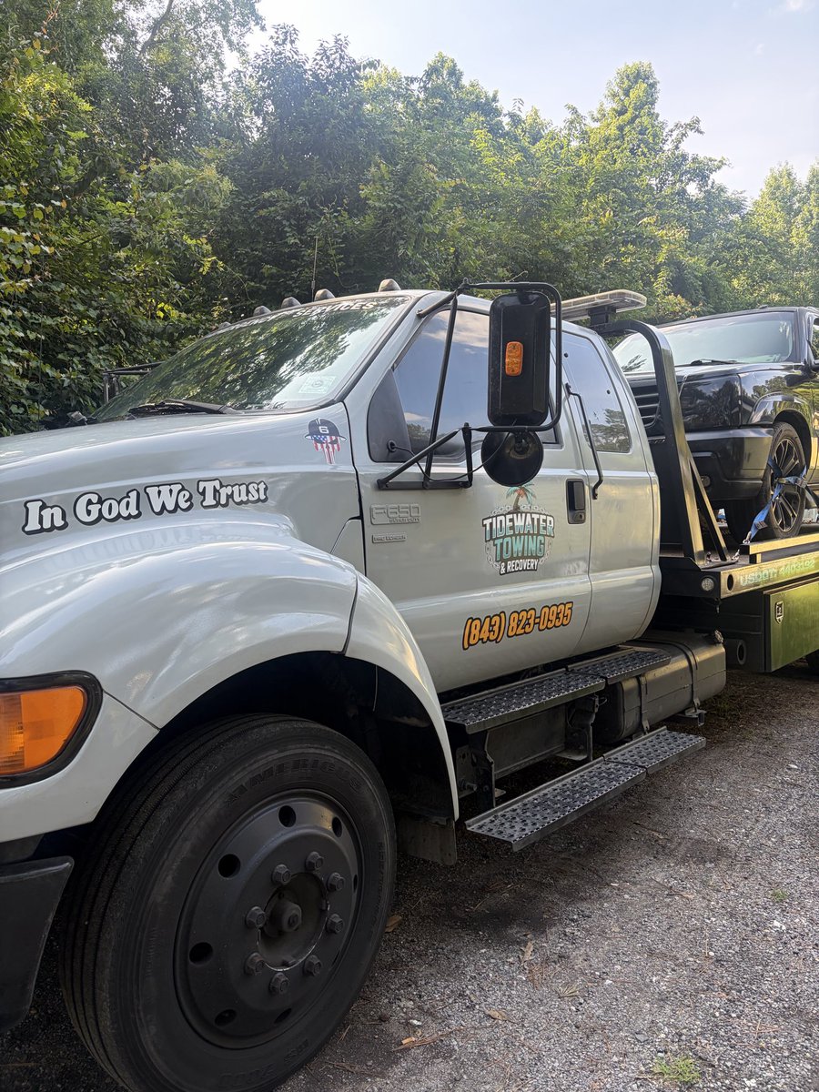 PeterLee843's tweet photo. She is now official decals installed. #towing https://t.co/xD8TtYzM7F