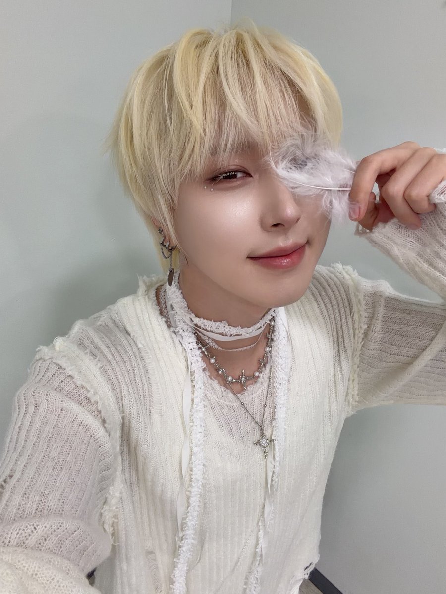 besummer124's tweet photo. 오늘의 천사 💙🪽 https://t.co/ODKyf1qOZd