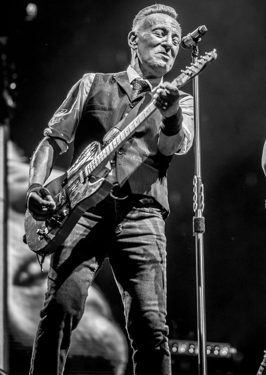 VLafora's tweet photo. @BDoltri @PamSpringsteen Bruce morning Davide. Happy #SpringsteenWednesday mio fratello. Come on 😎👍✌! 
📷 By @PamSpringsteen
 Washington, D.C. May 27, 2026. https://t.co/66xgUg11kt