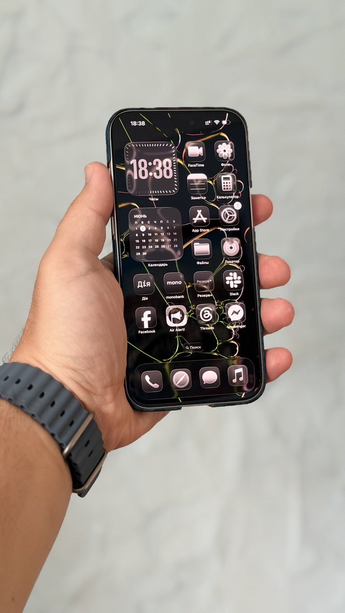 SpaceWall's tweet photo. Black Glass Wallpaper🖤💎 #ipwall #ios26 #айос26 #wallspace #обои #iphone17pro #iphoneair #spacewall #4Kwallpaper #LockScreen #iphone16pro #Wallpapers #DepthEffect #iphone17 #ios18 #4k #iphone16 #iPhone17ProMax #spatialscenes #wallpaperfree #iphonewallpapers https://t.co/AorHjxyxAT