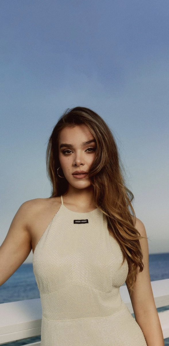 LeeAna0799's tweet photo. Hailee Steinfeld face card never declines ✨ https://t.co/xyGPHbpSBQ
