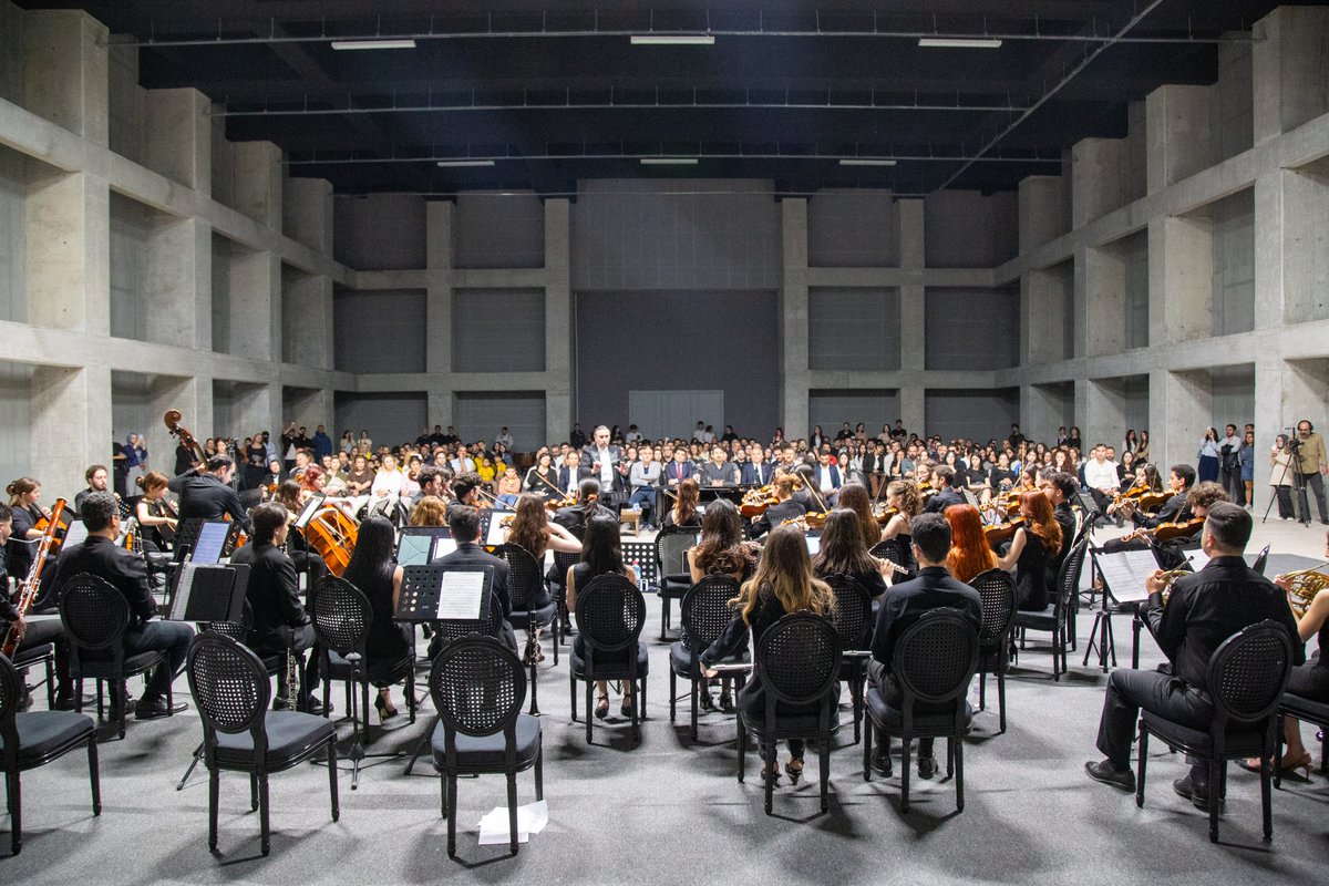 mguedutr's tweet photo. 🎶 MSSF Gençlik Senfoni Orkestrası ve Korosu’nun Yıl Sonu Konseri, Üniversitemiz Plato Konser Salonu’nun açılış programı olarak gerçekleştirildi.
Rektörümüz Prof. Dr. Erhan Özden’in katıldığı konserde, Ravel, Handel ve Mozart’ın eserleri genç sanatçılar tarafından seslendirildi. https://t.co/E4u6nHnQAt
