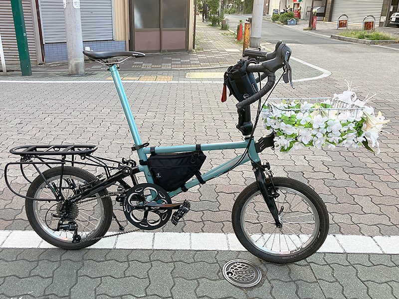 LIFEwithBICYCLE's tweet photo. ショップスタッフの「My Tyrell」Vol.3
【サイクルハウスしぶや お花茶屋店】池添真也さん
折りたたみ自転車は行動範囲だけでなく人生を拡張するアイテムと語る池添さん。
自らテスターとなり様々なパーツを試しているからこそできるカスタムと遊び方をご紹介します🔽
https://t.co/BfEq6jZVrf https://t.co/KiqF81YCM0
