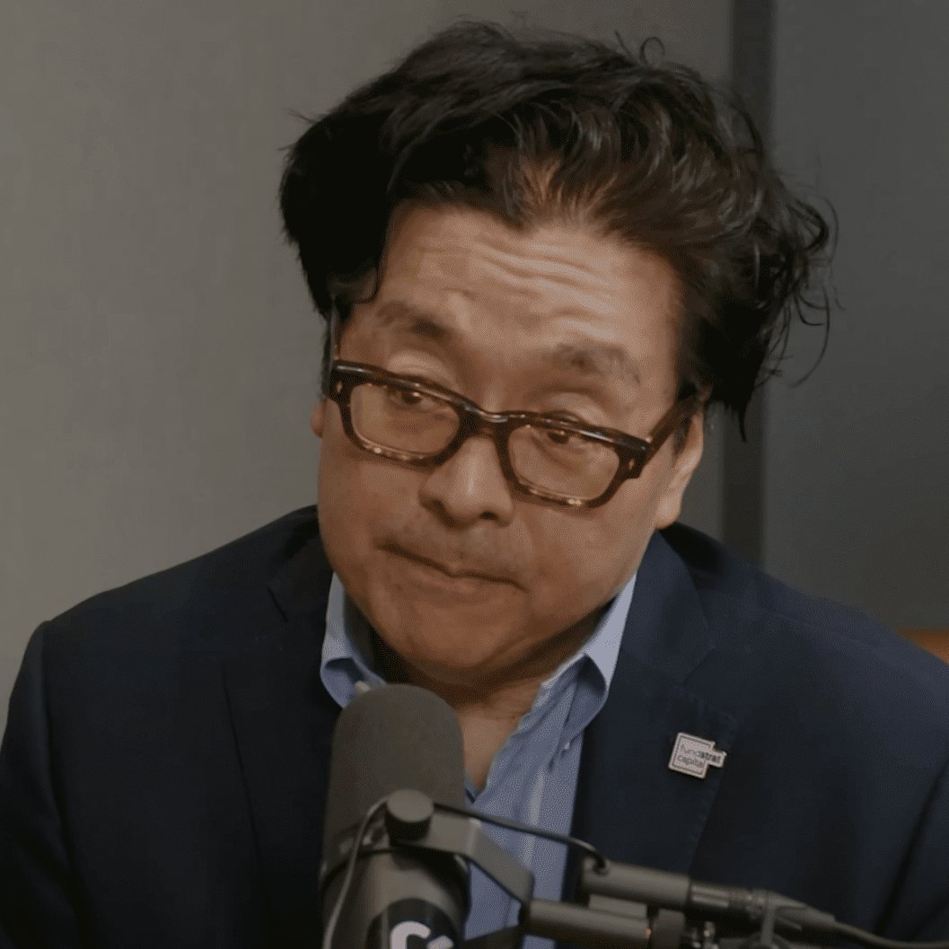 coinbureau's tweet photo. 🚨 STRATEGY AND BITMINE DOWN $16 BILLION ON BTC AND ETH

Saylor's Strategy:
- 843,706 $BTC
- $75,699 average BTC cost
- $7.25B unrealized loss

Tom Lee's Bitmine:
- 5,416,901 $ETH
- $3,485 average ETH cost
- $8.74B unrealized loss

The two world's LARGEST holders of BTC and ETH are deep underwater.