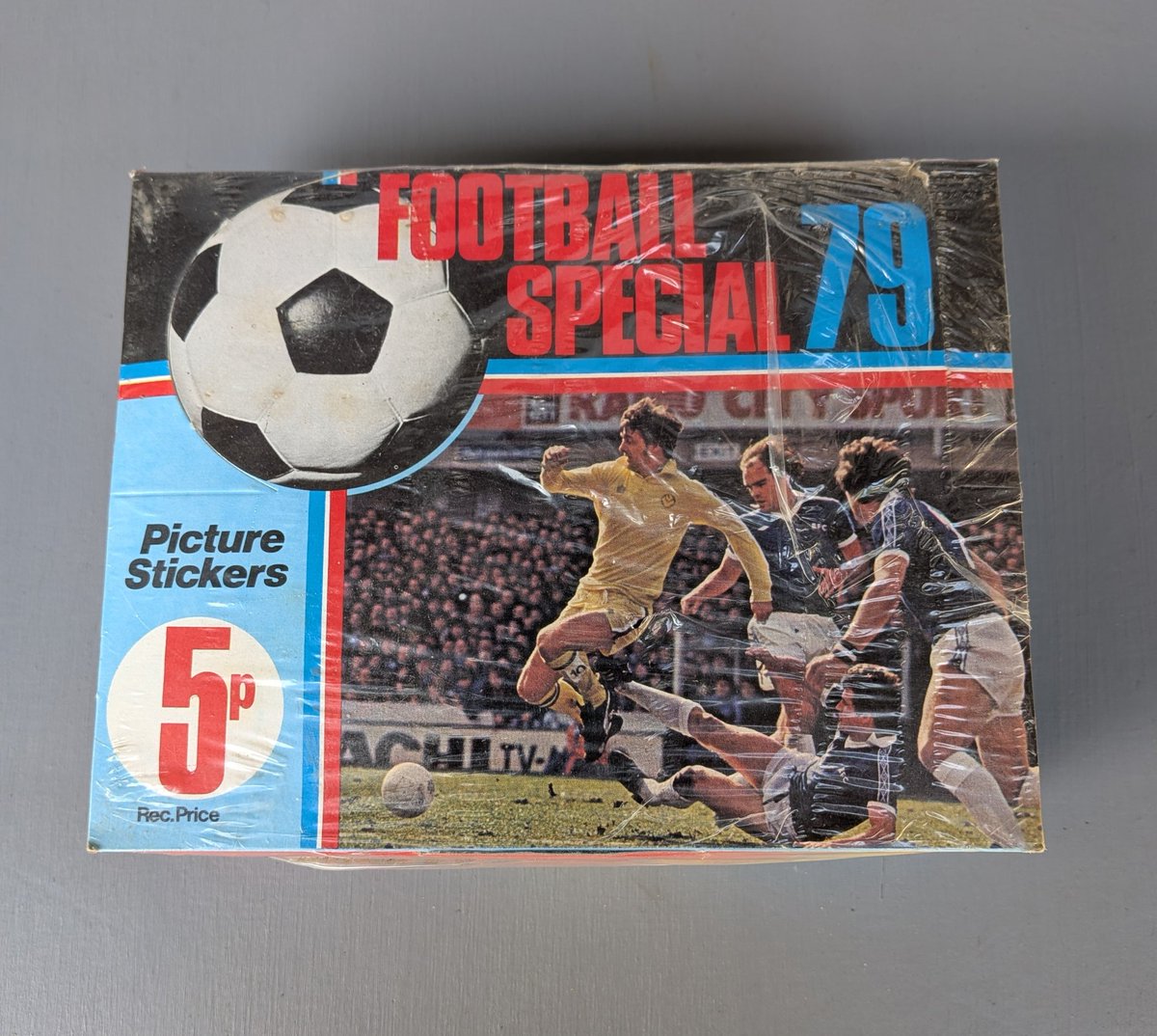 ChtSutAntiques's tweet photo. Oh joy, a football related item, just in time for the World Cup ( says millions of people as millions more raise their eyes)..
Extremely rare, sealed and unopened, box of 200 Football Special 79 football stickers... https://t.co/4jKhwRX3aP