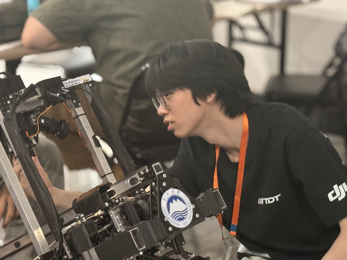 Fambition147660's tweet photo. Congratulations to Northeastern University FAMBITION TDT Team on Winning the RoboMaster Northern Regional Championship!
#RoboMaster2026 #RoboMaster #SmartMining #IntelligentEquipment https://t.co/J0BEHd5i1u