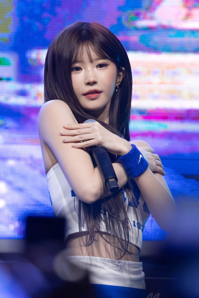 97_fromis's tweet photo. 260519
#송하영 #하영
#프로미스나인 #fromis_9 #fromis9
#SONGHAYOUNG #HAYOUNG https://t.co/vMjJJRTXdE