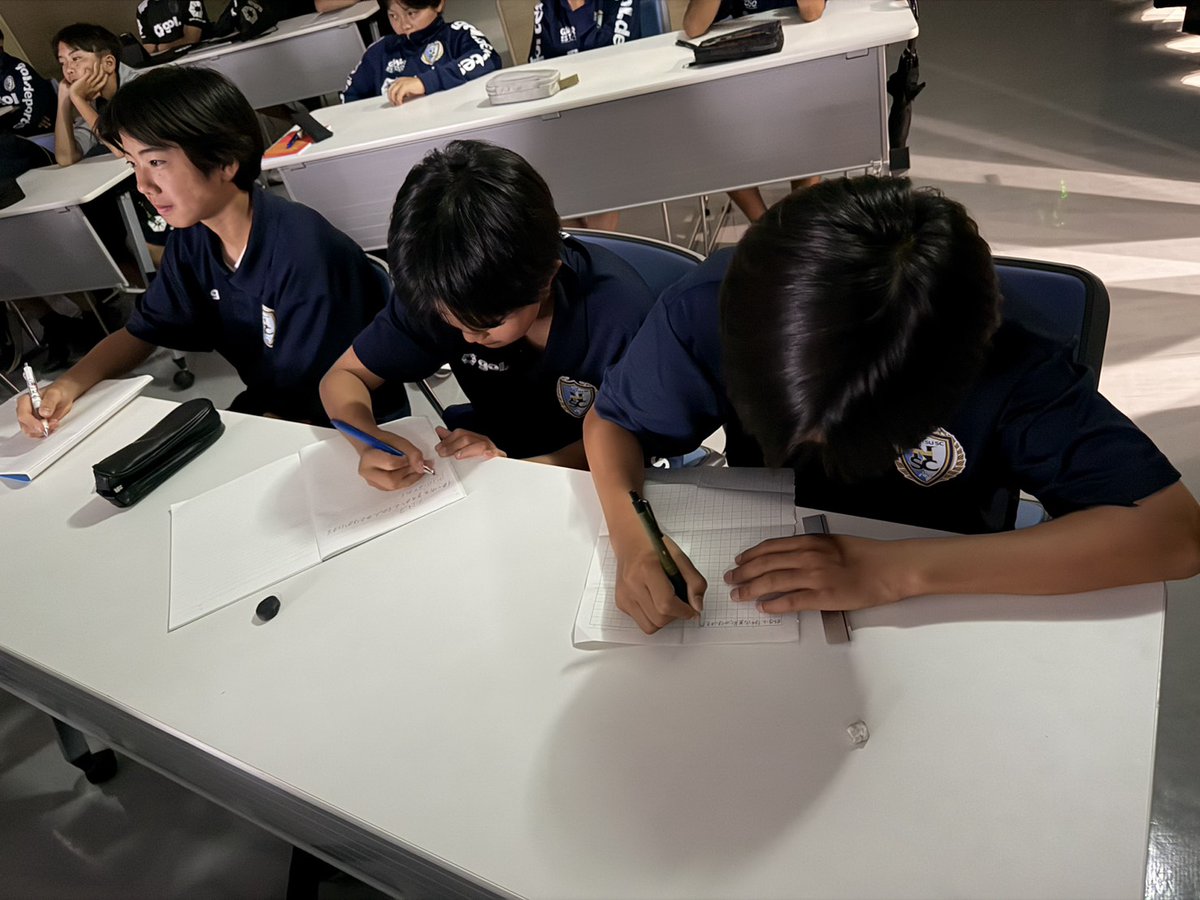 NSC_academy's tweet photo. 男子アカデミー選手を対象にSNS講習会を行いました。
U-15・U-18の全選手、約80名が参加。SNSに潜む危険性や、何気ない投稿・やり取りが思わぬトラブルにつながる可能性について学びました。

選手一人ひとりが自分自身を守り、周囲への配慮を持って行動する大切さを改めて確認する時間となりました。 https://t.co/IIusacttQF