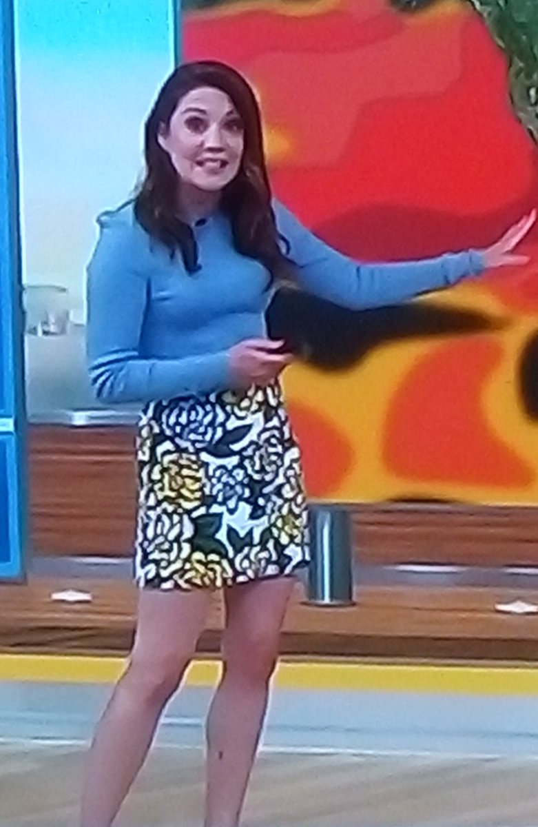 newsladies1's tweet photo. Laura 😍 https://t.co/sc8CVWCear