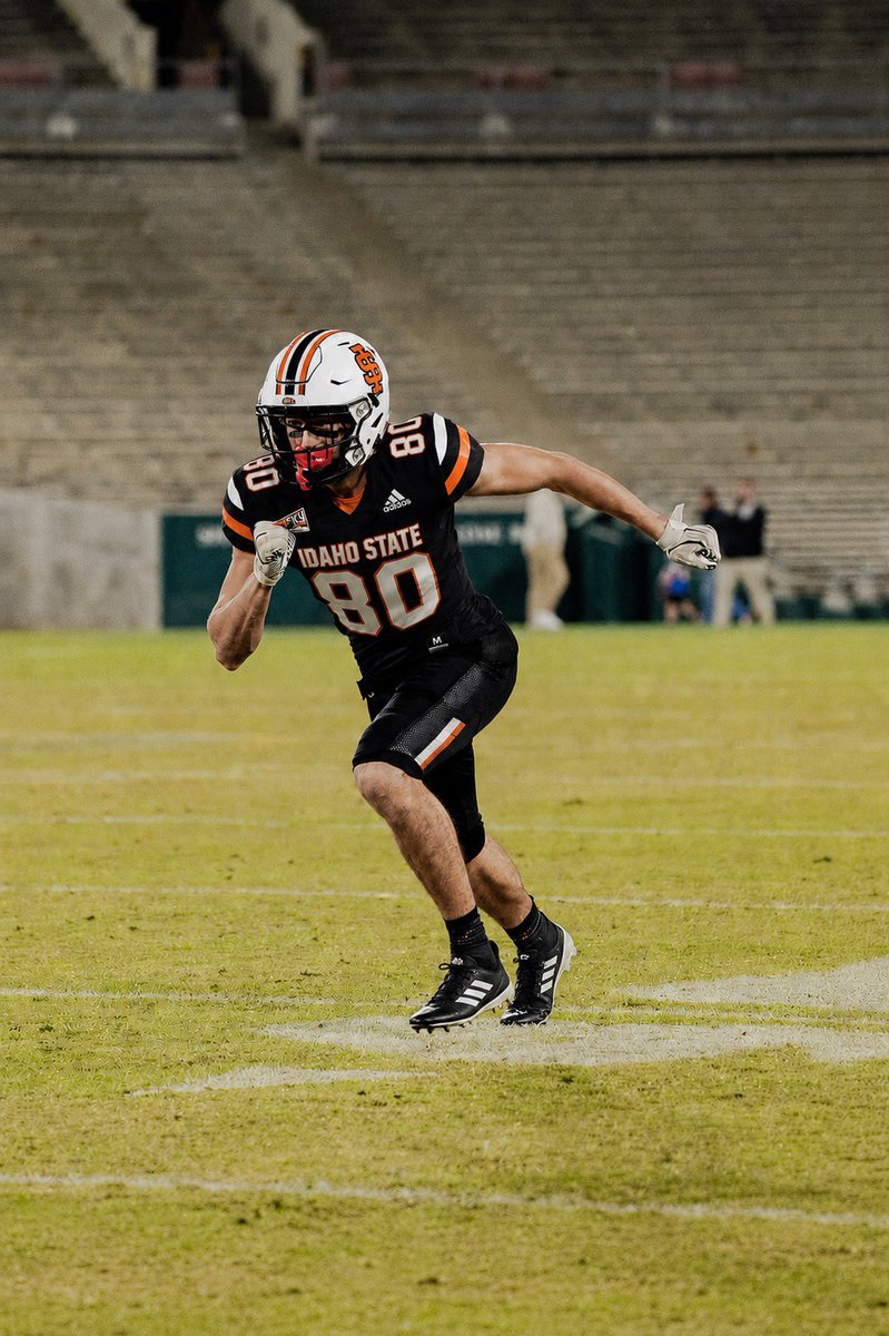 Cen10Football's tweet photo. Congrats to the Class of 2026 that graduated tonight! 
We’ve added two new members to the ‘26 Signing Class. 

WR @TPlinski80 | Idaho State 
QB @Dcatalano8_ | Pomona-Pitzer 

Congrats Ty and Dom! This class signed 12 total college players — including 11 to the D1 Level. 🐾 https://t.co/Uz0oE5JHIY