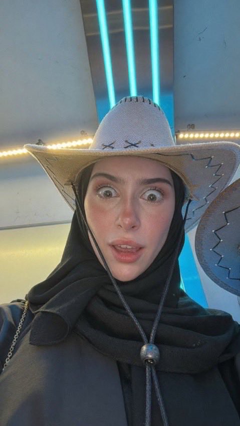 RAH3F4's tweet photo. - عمتكم اسراء 💅😭💕😵‍💫 https://t.co/TA0fcZI7P5