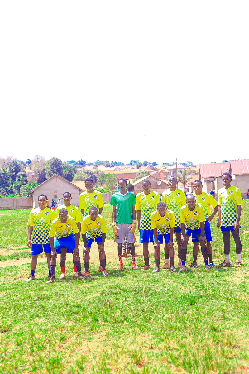 core_dripper's tweet photo. One team one dream.
I love my teammates 🖤🖤
#stickerafc #onlinescouts #socceronlinescouts https://t.co/jbdmLdHWoP