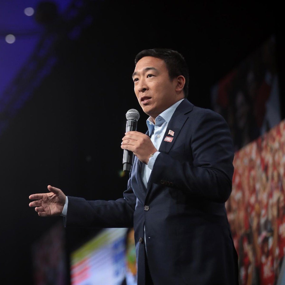 CoinMarketCap's tweet photo. LATEST: ⚡️ Andrew Yang's Noble Mobile has acquired Helium Mobile, with plans to offer connectivity on top of the decentralized Helium network. https://t.co/InJAfTp4tO