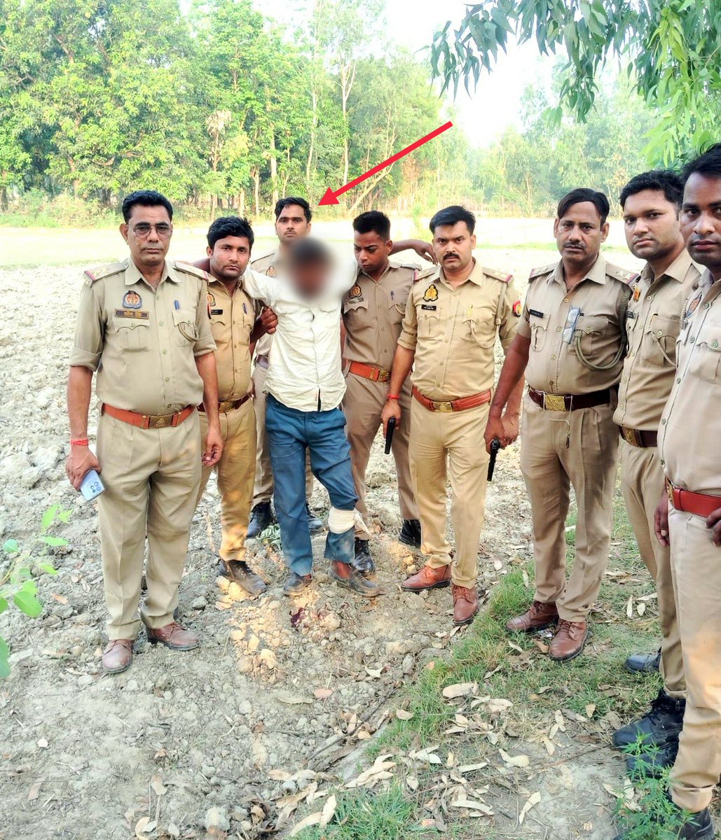 NareshguptaR's tweet photo. लगभग 1 महीने पहले ट्रांसफर हुए सिपाही तेजवीर सिंह पुलिस एनकाउंटर में शामिल ना हीं कोई मेडिकल इमरजेंसी फिर भी नहीं ली रवानगी क्या(Police Act,1861)पुलिस एक्ट की धारा 29का हो रहा उलंघन सीतापुर के अटरिया थाने का प्रकरण @Uppolice @sitapurpolice @adgzonelucknow @dgpup @myogiadityanath https://t.co/8fYWbqjk6c
