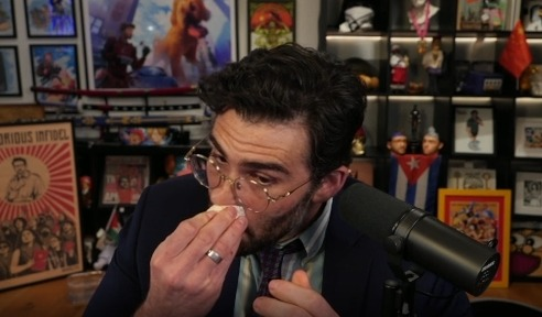 conro's tweet photo. WHY DOES HASAN PIKER WIPE HIS MOUTH WITH THE TISSUES HE'S DIGGING IN HIS NOSE WITH https://t.co/N132btvsFm