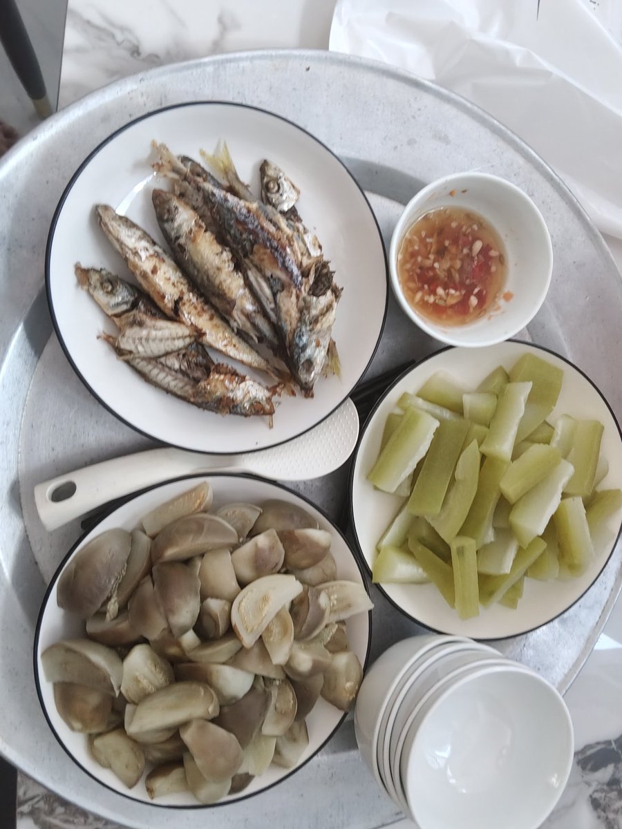 thaihoang210345's tweet photo. BTC thì đang giảm sâu kéo theo mọi thứ rồi.
Cơm canh đạm bạc để chiến tiếp buổi chiều.
Cả nhà đã cơm nước gì chưa ak.
#vietnam #riview https://t.co/qpkPoAQ9yE