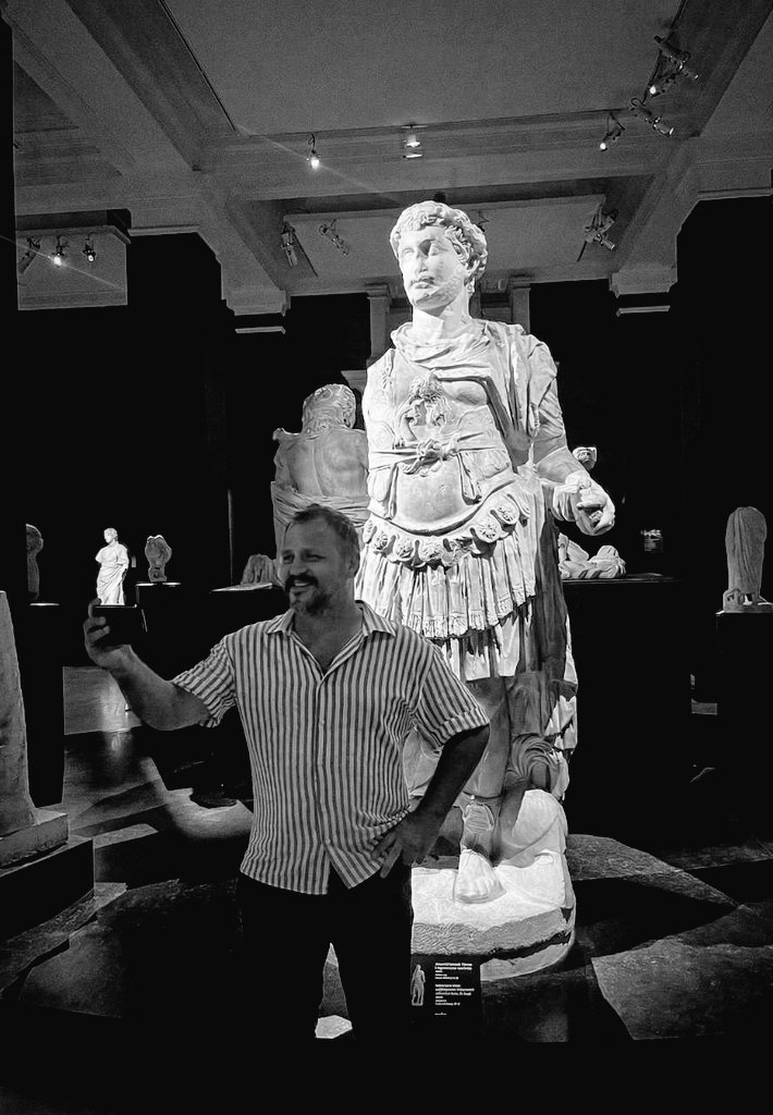 Kadomadoz's tweet photo. Günaydın 😊🗿 https://t.co/f679JzcdYx