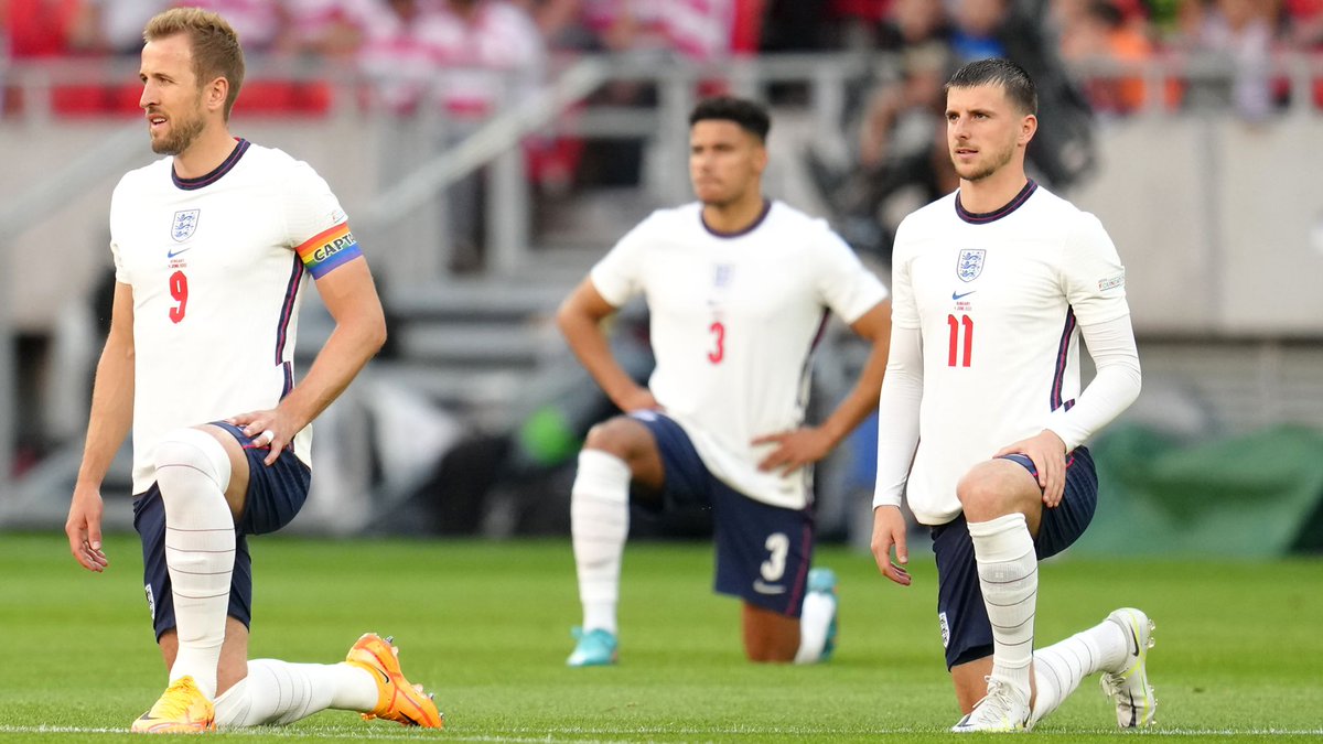 LeeAndersonMP_'s tweet photo. Labour MPs and the England team taking the knee after the death of George Floyd in America.

It was wrong then and it's wrong now.

Just so you know where I stand. https://t.co/7EqETc0wHm