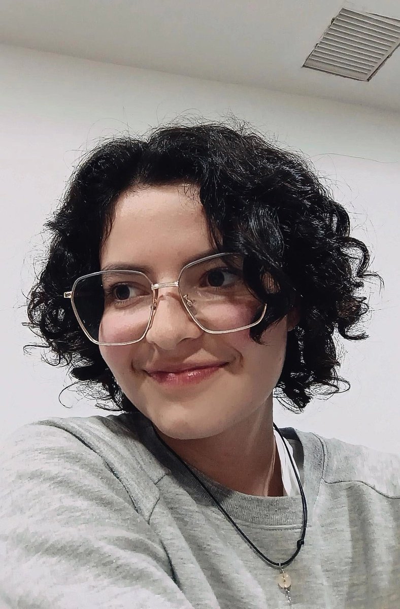 Chocolateforeva's tweet photo. Yo vs mi bandera 

Me da pereza tomarme otra entonces repito con la que hice face reveal jiji por el pride month ^^ https://t.co/ulLfIsbifX