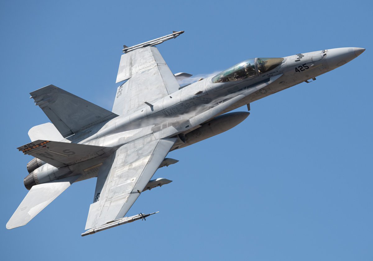 619_Aviation's tweet photo. SNAKE11 x3 F/A-18Cs from VMFA-323 departing Brown Field for some Sunday ops out east.
#f18 #vmfa323 #f18legacy #deathrattlers #usmc https://t.co/5sXYrXm942