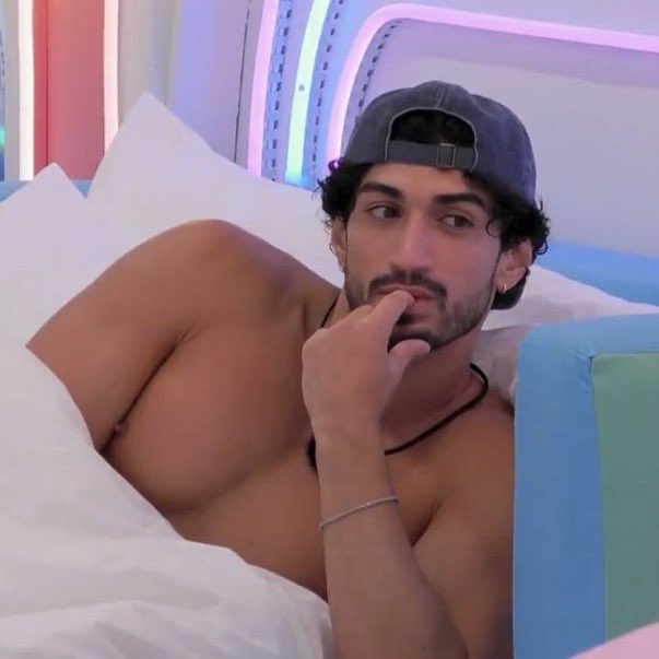 TrendshiftTea's tweet photo. Wanna  👅 this face #LoveIslandUSA https://t.co/B2yKQelcMW