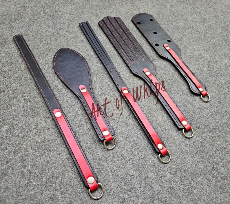 art_whips's tweet photo. Premium Leather 5-Piece Kit 🖤 Includes flogger, whip & paddle set handcrafted from genuine leather.
15% OFF. https://t.co/yqj2FpDuEP
#LeatherCraft #HandmadeLeather #EtsyFinds #AltStyle #CouplesGift https://t.co/ASaUOGMqWr