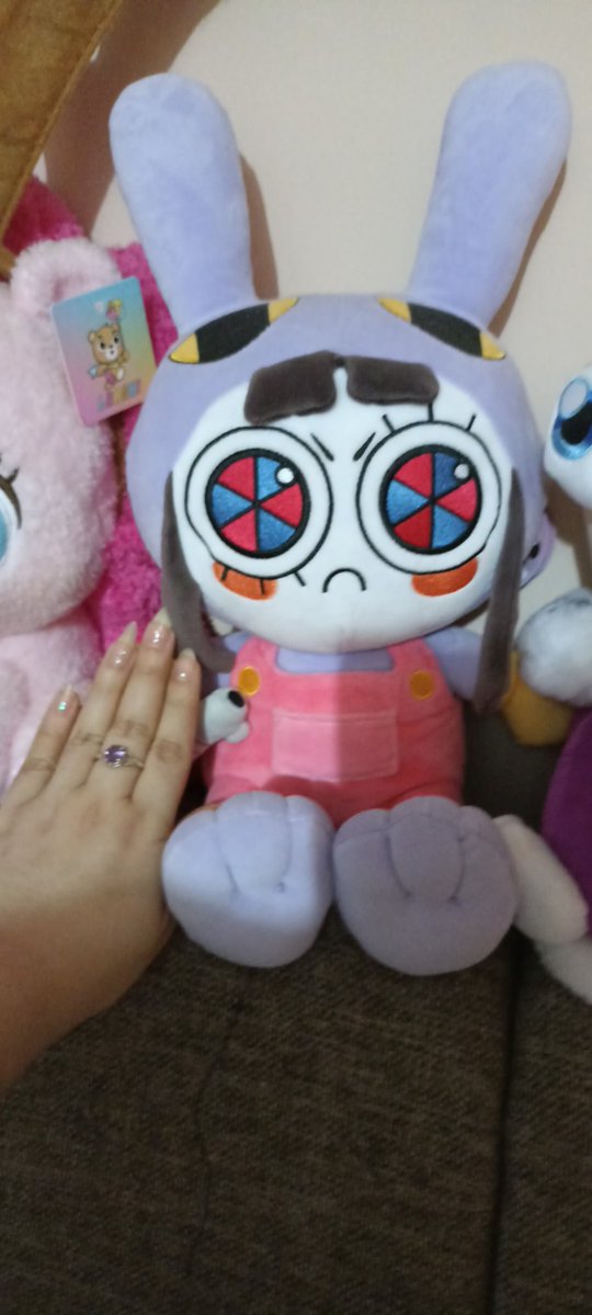 ASmocke's tweet photo. @ManyDubs 1) los peluches usualmente son chibbys lo que atrae inmediatamente a la ternura 
2) rara vez salen feos o curseados
3) son más accesibles de hacer y por ende más accesibles de vender 
4) y más importante son muy grandes en co relación calidad-precio(los de glitch) https://t.co/h7D9WCwAf7