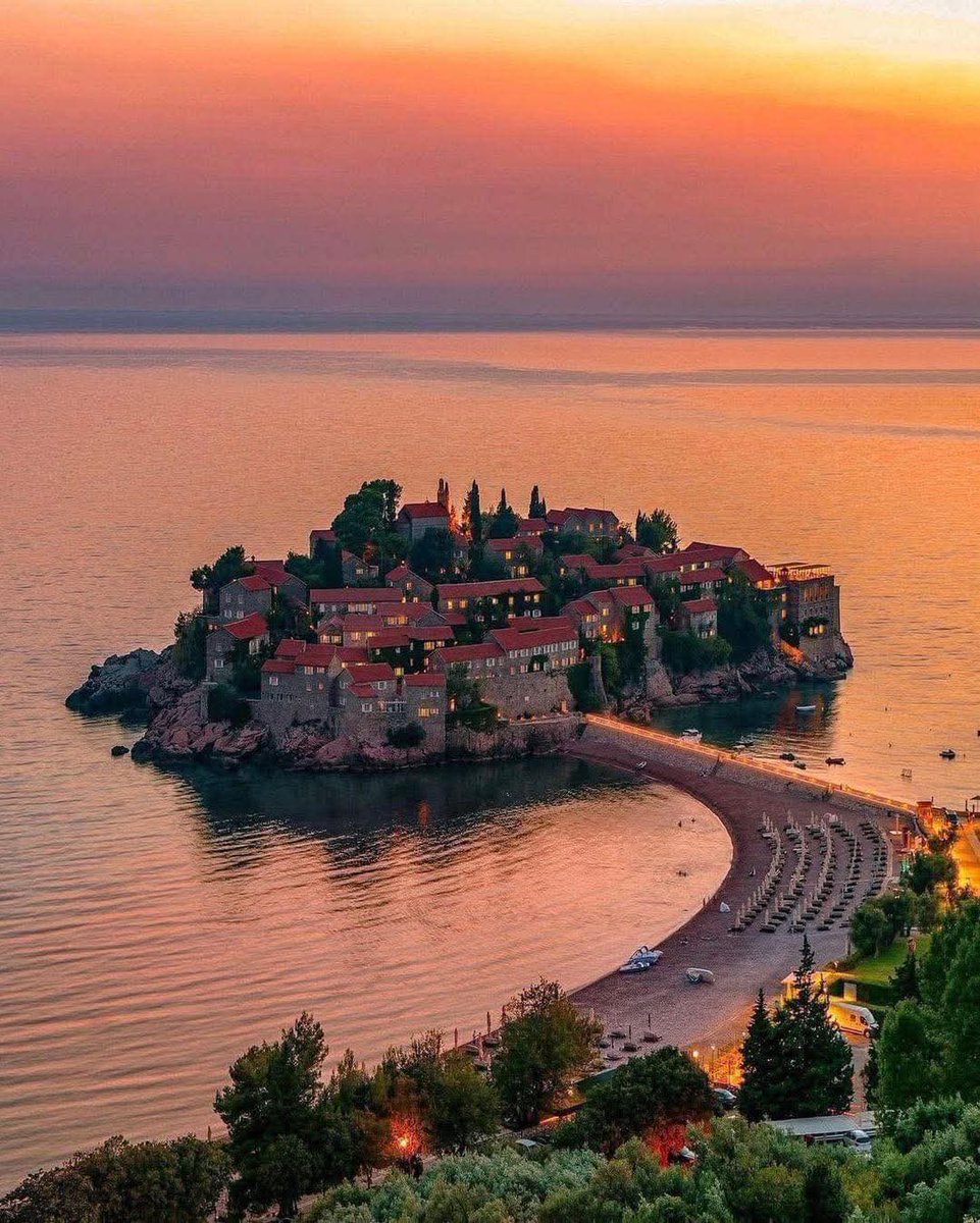 WildscapeWonder's tweet photo. Sveti Stefan, Montenegro 🇲🇪 https://t.co/3pw5WVPgwq