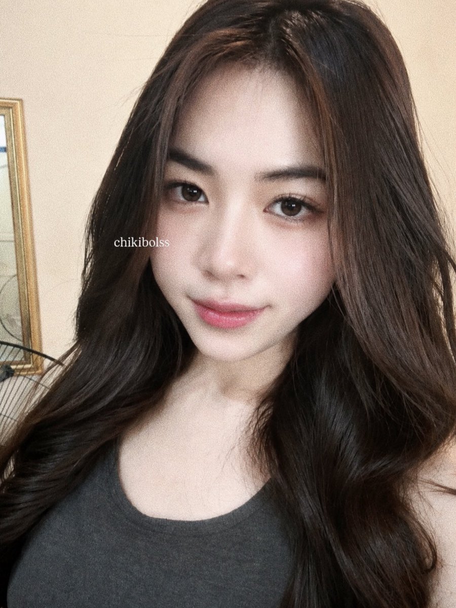 chikibolss's tweet photo. me and my fav lipserum against the world 🙋🏻‍♀️🫶🏻 https://t.co/Iz2QcWKFzQ